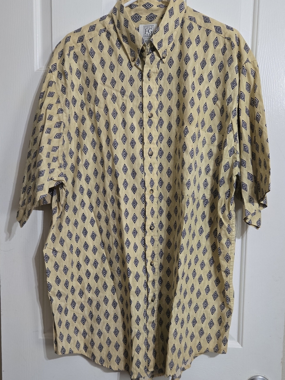 Short-Sleeve Button-Down Shirt in Beige with Navy Diamond Print